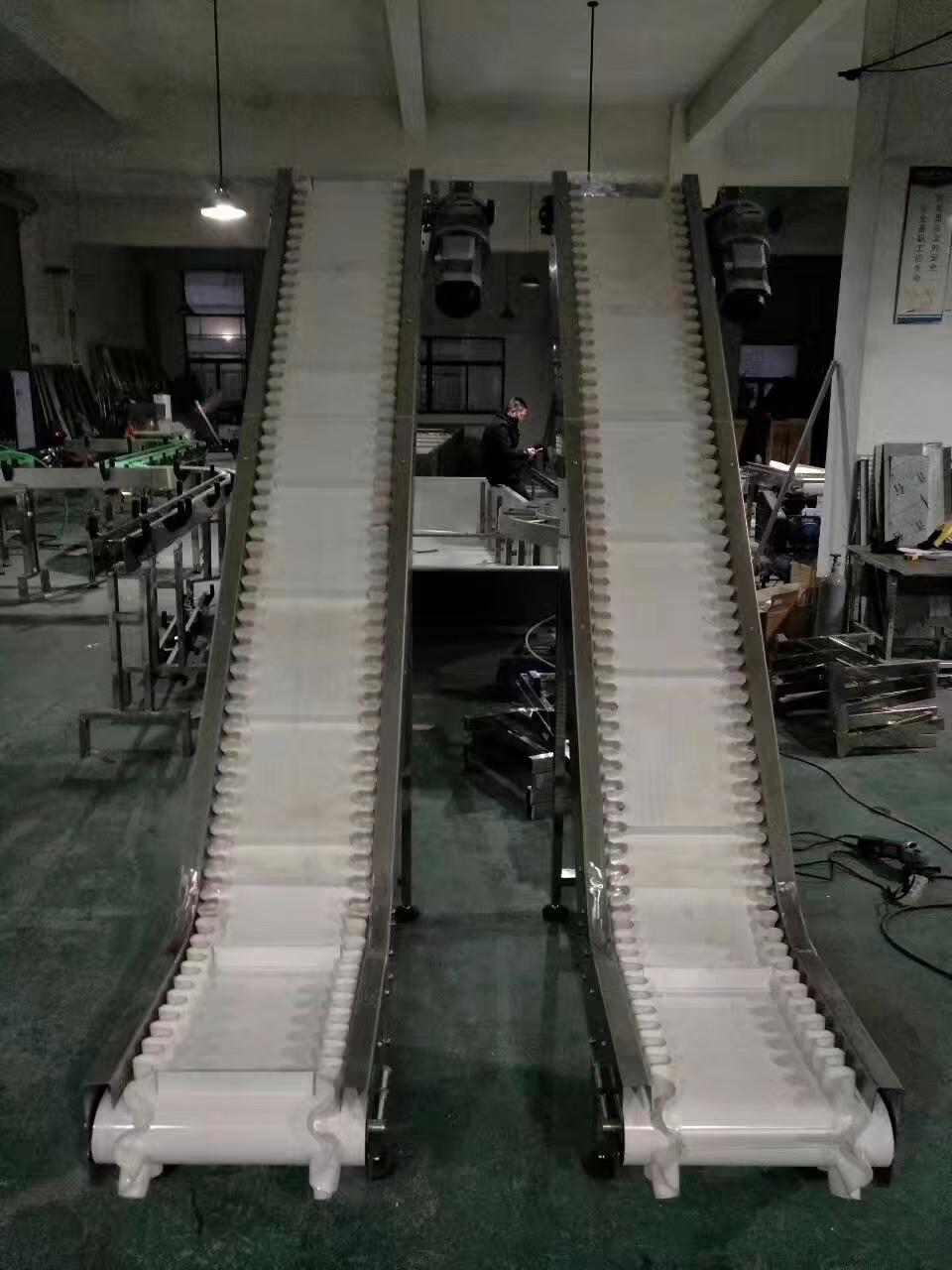坡式輸送機